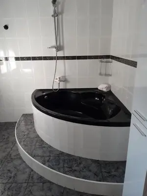 Un baño de Apartamento Duartes en Barbastro vistas al pirineo