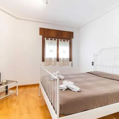 Amplio apartamento junto a la Basílica del Pilar by CABANA Rentals
