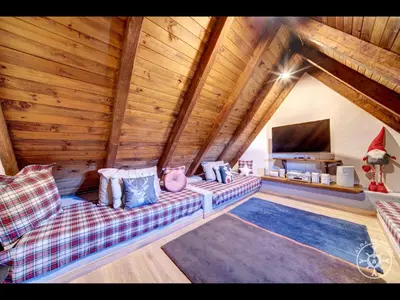 Una televisión o centro de entretenimiento en CASA MARMOTA de Alma de Nieve