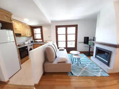 Una cocina o zona de cocina en BPIRINEOS-Parque Los Tilos 1