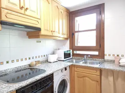 Una cocina o zona de cocina en BPIRINEOS-Parque Los Tilos 1