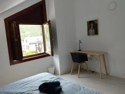Cama o camas de una habitación en VUT-HU-22-247 Fabuloso Apartamento con vistas a la montaña El Abedul Luga 23 Castiello de Jaca