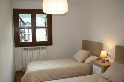 Cama o camas de una habitación en BPIRINEOS-Parque Los Tilos 3