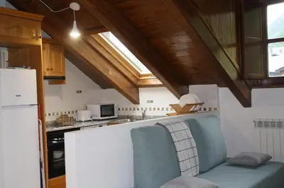 Una cocina o zona de cocina en BPIRINEOS-Parque Los Tilos 4