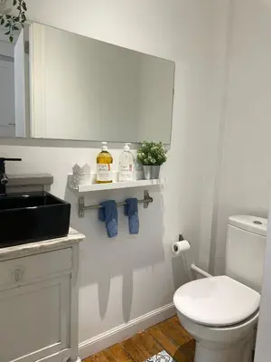 Un baño de Habitación Centro Pamplona - acceso independiente