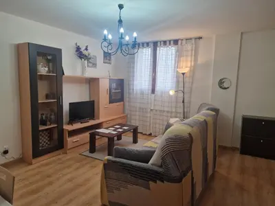 Una televisión o centro de entretenimiento en El Hechizo de Biescas