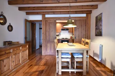 Una cocina o zona de cocina en Apartament Deluxe Espot - L'Amfitriona