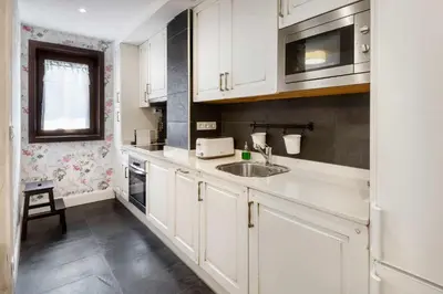 Una cocina o zona de cocina en Fuente del Tesoro, dúplex vacacional en Panticosa