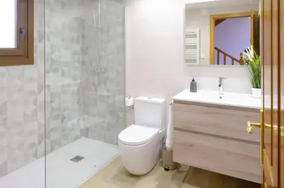 Un baño de La Era de Casaus