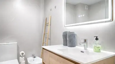 Un baño de Saplan Real Estate SALARDÚ
