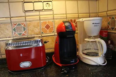 Utensilios para hacer té y café en El Balcón del Garmo