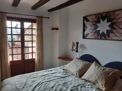 Cama o camas de una habitación en Casa rural con vistas en el corazón del Pirineo