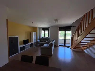 Una televisión o centro de entretenimiento en Duplex tres habitaciones Pirineo