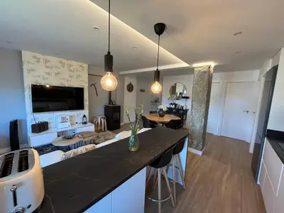 Una cocina o zona de cocina en San Bernardo Apartamento de lujo con ascensor, Wifi y vistas a Collarada