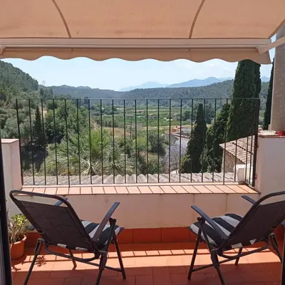 Vista general de una montaña o vista desde la casa o chalet