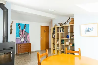 Una televisión o centro de entretenimiento en Casa Guaranatura alojamiento y barrancos