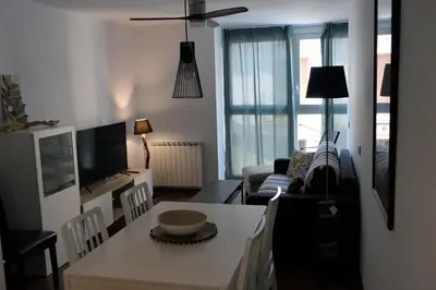 Una televisión o centro de entretenimiento en Apartament Ramon a Pobla