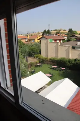 Edificio en el que se encuentra el hostal o pensión