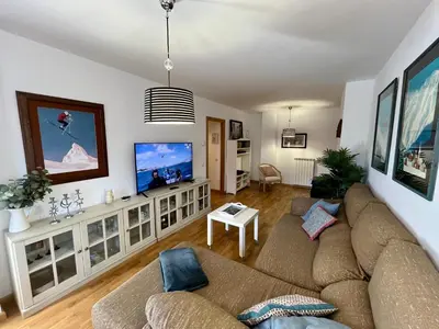 Una televisión o centro de entretenimiento en C15 - Apartamento gran terraza Aigualluts - Villmor