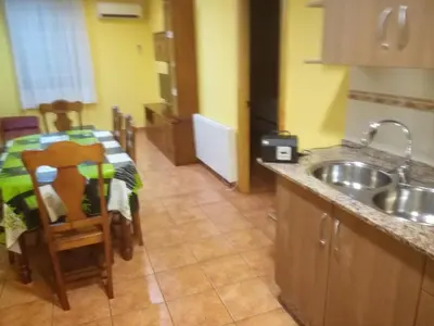 Una cocina o zona de cocina en Apartaments la Fabrica