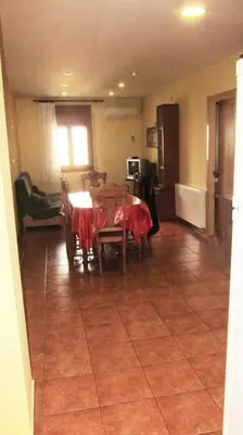Una televisión o centro de entretenimiento en Apartaments la Fabrica