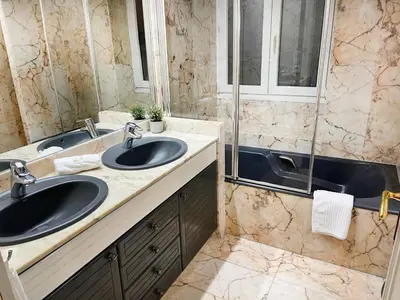 Un baño de Encantador apartamento de 125 m2 en pleno centro -Prime Video