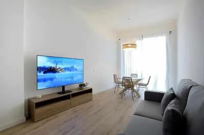 Una televisión o centro de entretenimiento en Mike House: Alójate en el corazón de Zaragoza