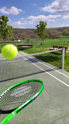 Instalaciones para jugar a tenis o squash en La Casa del Azafrán o alrededores