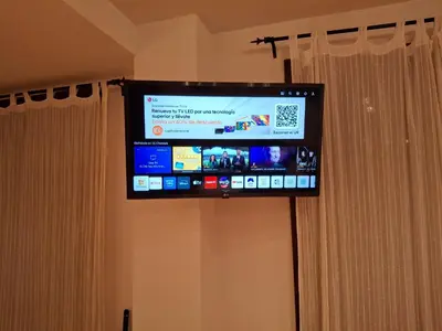 Una televisión o centro de entretenimiento en En el pleno centro de Biescas con garaje, ascensor y WiFi