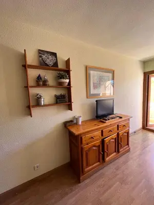 Una televisión o centro de entretenimiento en Apartamentos SNÖ Cerler