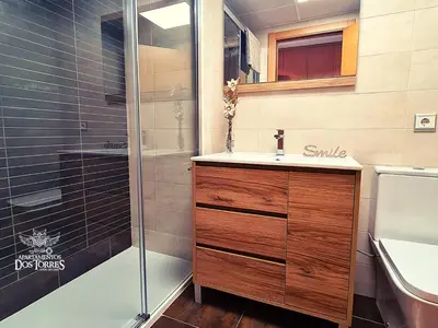 Un baño de Dos Torres Las Comarcas - Amplia Terraza y Estacionamiento Gratuito