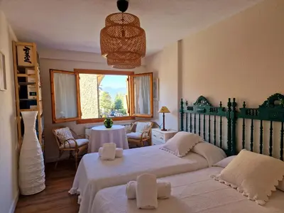 Cama o camas de una habitación en ESQUÍ PIRINEO ARAGONÉS APARTAMENTO EL JUNCARAL Wifi