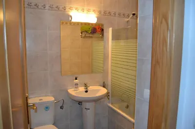 Un baño de Apartamentos Portal de Ordesa