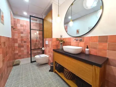 Un baño de Dos Torres Arte en Balcones - Calle Alfonso I