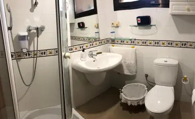 Un baño de Loft acogedor con terraza y parking en el centro