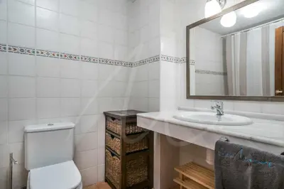 Un baño de Aiguamoig by SeaMount Rentals
