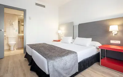 Cama o camas de una habitación en Ilunion Romareda