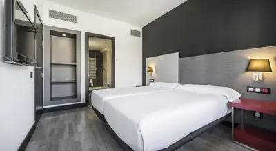 Cama o camas de una habitación en Ilunion Romareda