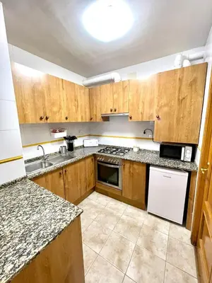 Una cocina o zona de cocina en ACOGEDOR PISO EN SORT CON PISCINA