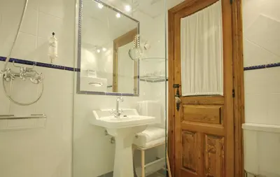 Un baño de Posada de Uncastillo