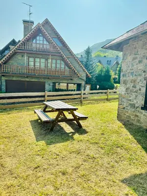 Jardín al aire libre en Gessa bonita casa junto a Baqueira DREAM