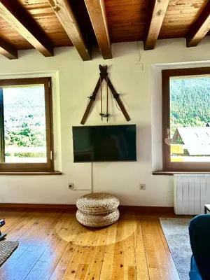 Una televisión o centro de entretenimiento en Gessa bonita casa junto a Baqueira DREAM