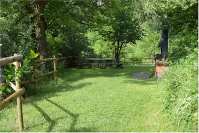 Jardín al aire libre en La Viñaza Ordesa Ainsa casa rural
