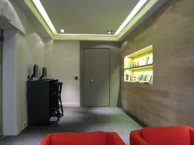 Una televisión o centro de entretenimiento en Habitus Hotel Leyre