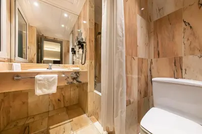 Un baño de Habitus Hotel Europa