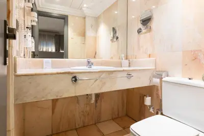 Un baño de Habitus Hotel Europa