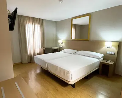 Cama o camas de una habitación en Nuevo Zenit Calahorra