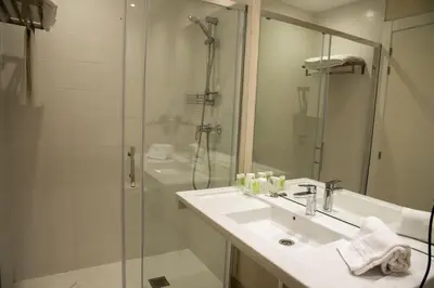 Un baño de Hotel Delta