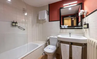Un baño de Hotel Monasterio Benedictino