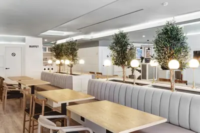 Zona de estar de B&B HOTEL Zaragoza Royal